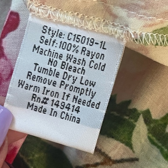 Johnny Was Los Angeles rayon V Neck Top flowy size small - Picture 4 of 8